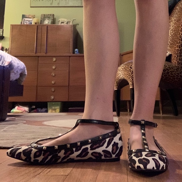 NWOT BCBGeneration White Leopard Studded Flats - Picture 4 of 5